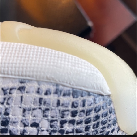 Air Jordan Retro 11 Lows Snake Light Bone - Picture 6 of 11